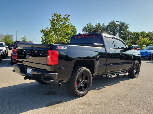 Used 2018 Chevrolet Silverado 1500 LT w/ Redline Edition AWD/4WD image 6