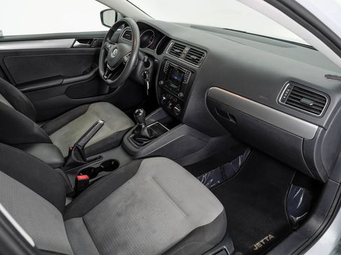 Used 2017 Volkswagen Jetta S w/ Jetta S Cold Weather Package FWD image 21
