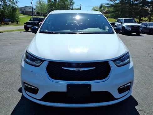 Used 2024 Chrysler Pacifica Limited FWD image 27