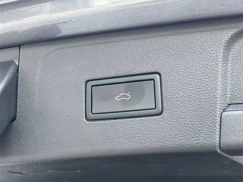 Certified 2025 Volkswagen Atlas SE image 13