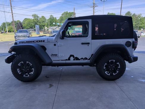 Used 2024 Jeep Wrangler Rubicon w/ Technology Group AWD/4WD image 5