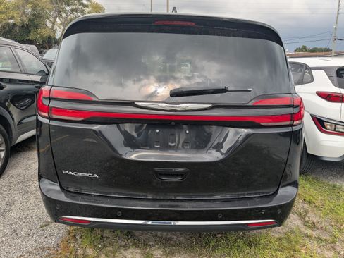 Used 2023 Chrysler Pacifica Touring-L FWD image 5