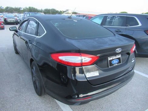 Used 2016 Ford Fusion SE w/ Equipment Group 202A FWD image 4