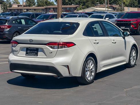 Used 2021 Toyota Corolla LE w/ LE Convenience Package FWD image 5