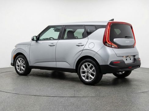 Used 2025 Kia Soul LX w/ LX Technology Package image 6