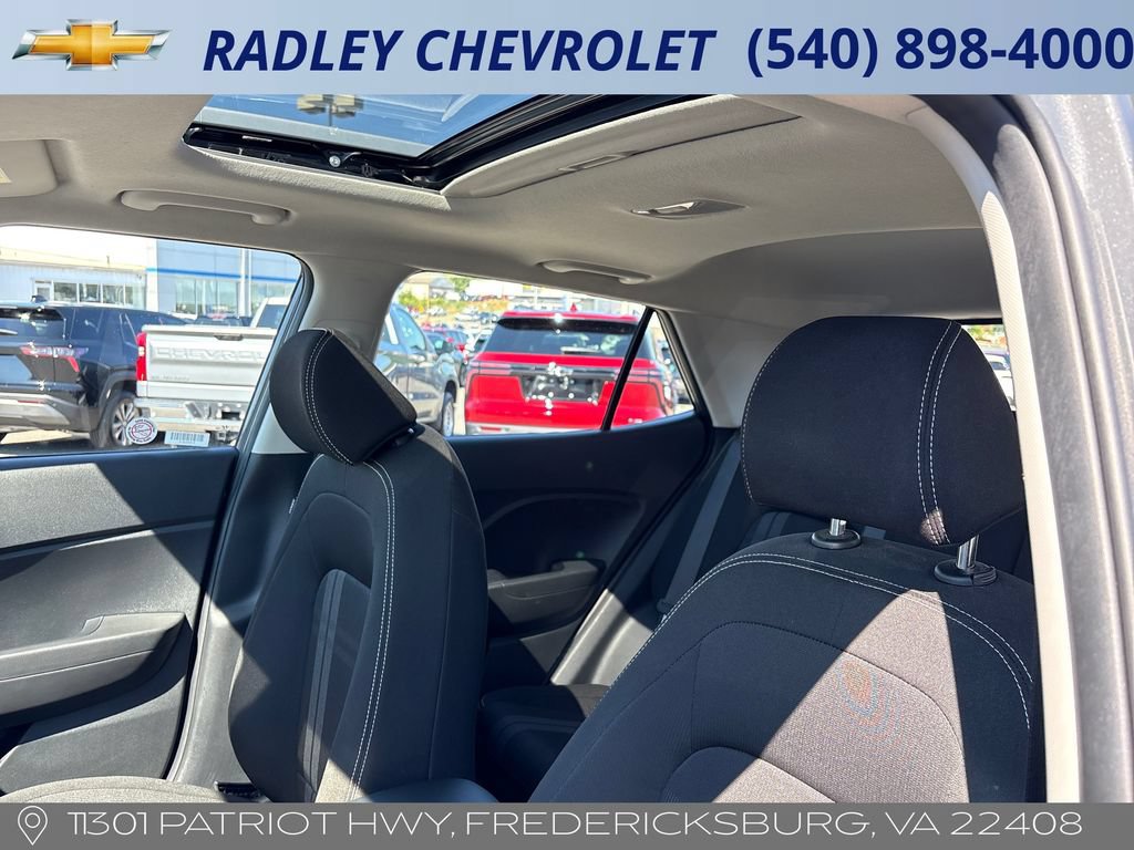 Used 2025 Hyundai Venue SEL FWD image 2