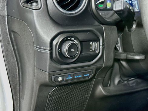 Used 2024 Jeep Wrangler Unlimited Sahara w/ Technology Group AWD/4WD image 13