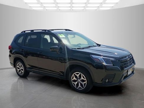 Used 2022 Subaru Forester Premium AWD/4WD image 2