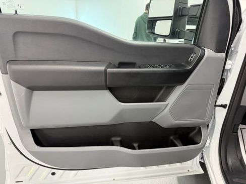 New 2026 Ford F250 XL w/ XL Chrome Package image 13
