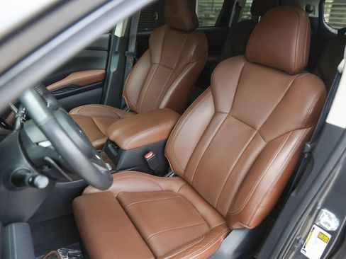 Used 2023 Subaru Ascent Touring AWD/4WD image 5