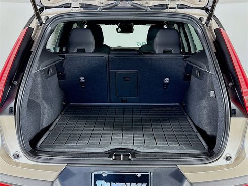 Certified 2024 Volvo XC40 Recharge Plus w/ Protection Package Premier image 27