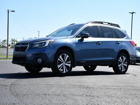 Used 2018 Subaru Outback 3.6R Limited AWD/4WD image 3