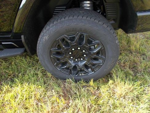 New 2025 GMC Hummer EV 2X image 10