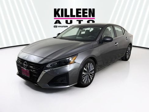 Used 2025 Nissan Altima 2.5 SV FWD image 3