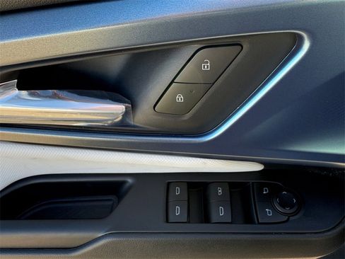 New 2026 Chevrolet Equinox EV LT image 11