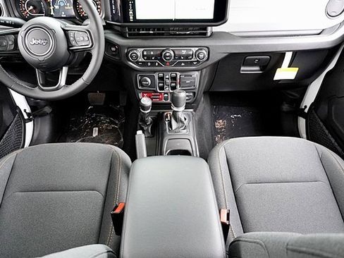 New 2025 Jeep Gladiator Willys image 28