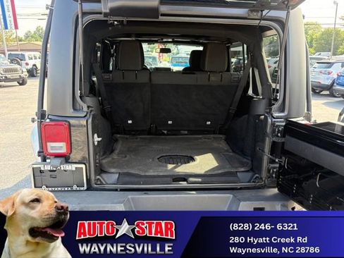 Used 2016 Jeep Wrangler Unlimited Rubicon w/ Dual Top Group AWD/4WD image 29