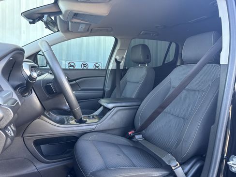 Used 2023 GMC Acadia SLE image 13