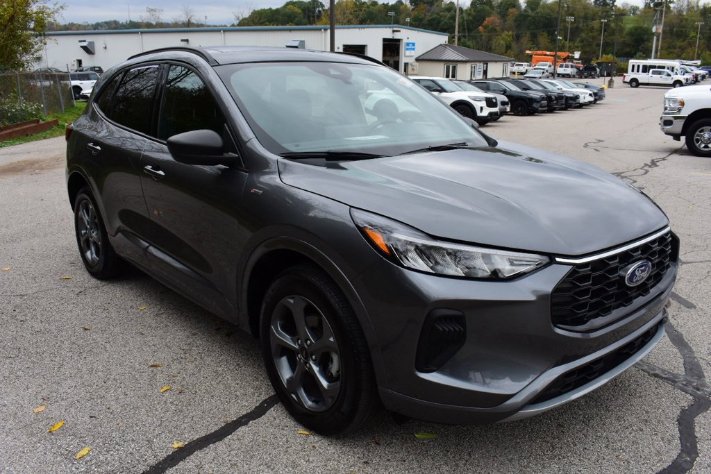Certified 2023 Ford Escape ST-Line w/ Tech Pack #1 AWD/4WD image 4