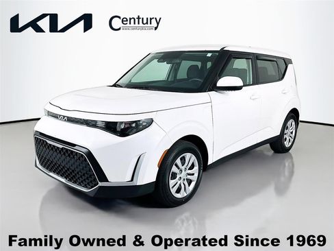 Certified 2023 Kia Soul LX FWD image 1