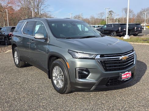 Used 2023 Chevrolet Traverse LT image 9