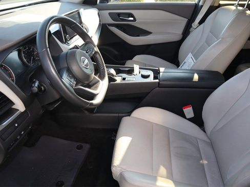 Used 2024 Nissan Rogue SV w/ SV Premium Package image 19