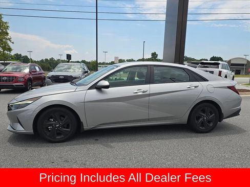 Used 2023 Hyundai Elantra SEL FWD image 6