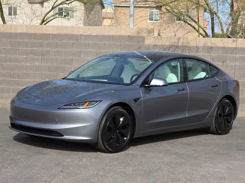 Used 2024 Tesla Model 3 Standard Range image 5