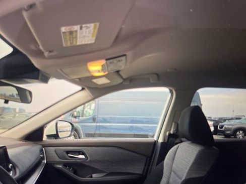 Used 2023 Nissan Rogue SV image 7