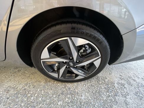 Used 2023 Hyundai Elantra Limited w/ Preferred Accessory Package image 32