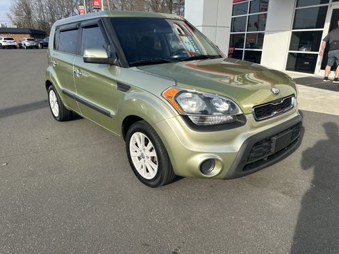 Used 2013 Kia Soul + image 2