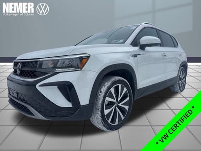 Used 2023 Volkswagen Taos SE w/ Panoramic Sunroof Package