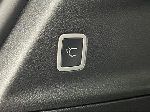 New 2026 Chrysler Voyager LX image 32