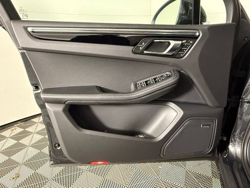 Certified 2026 Porsche Macan AWD/4WD image 25