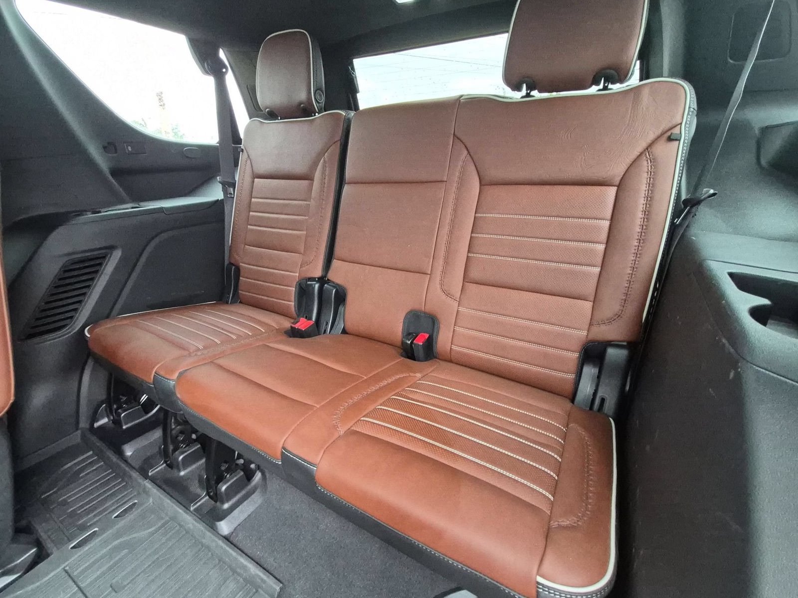 Used 2023 GMC Yukon Denali Ultimate AWD/4WD image 30