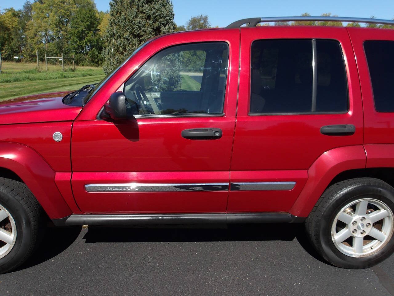 Used 2005 Jeep Liberty Limited AWD/4WD image 34