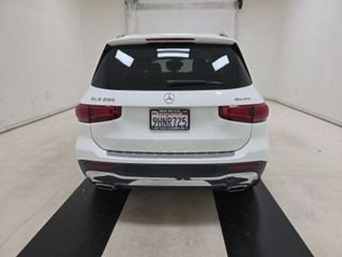 Used 2023 Mercedes-Benz GLB 250 4MATIC w/ Premium Package image 7