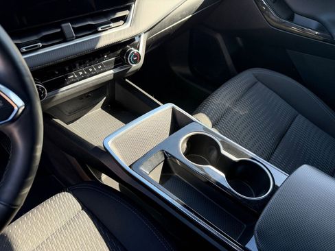 Used 2025 Chevrolet Equinox LT image 40