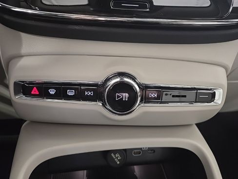 New 2026 Volvo XC40 B5 Ultra w/ Climate Package image 16