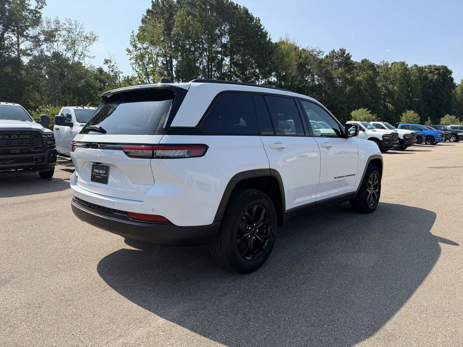 Certified 2024 Jeep Grand Cherokee Altitude AWD/4WD image 6