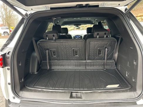 Used 2023 Chevrolet Traverse LT image 28