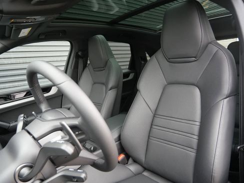 New 2026 Porsche Cayenne image 5