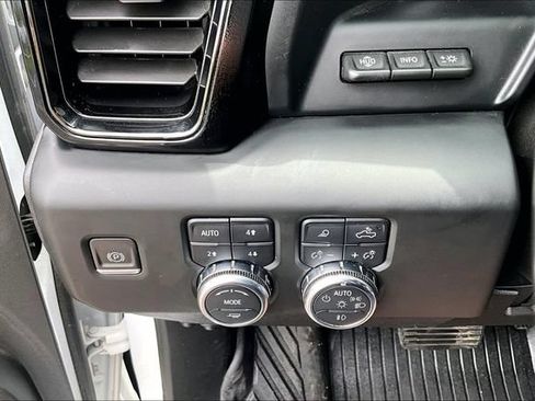Used 2024 GMC Sierra 2500 AT4 w/ AT4 Premium Plus Package AWD/4WD image 16