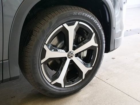 New 2026 Volkswagen Tiguan SE image 8