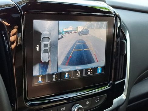Certified 2023 Chevrolet Traverse LT w/ LT Premium Package AWD/4WD image 19