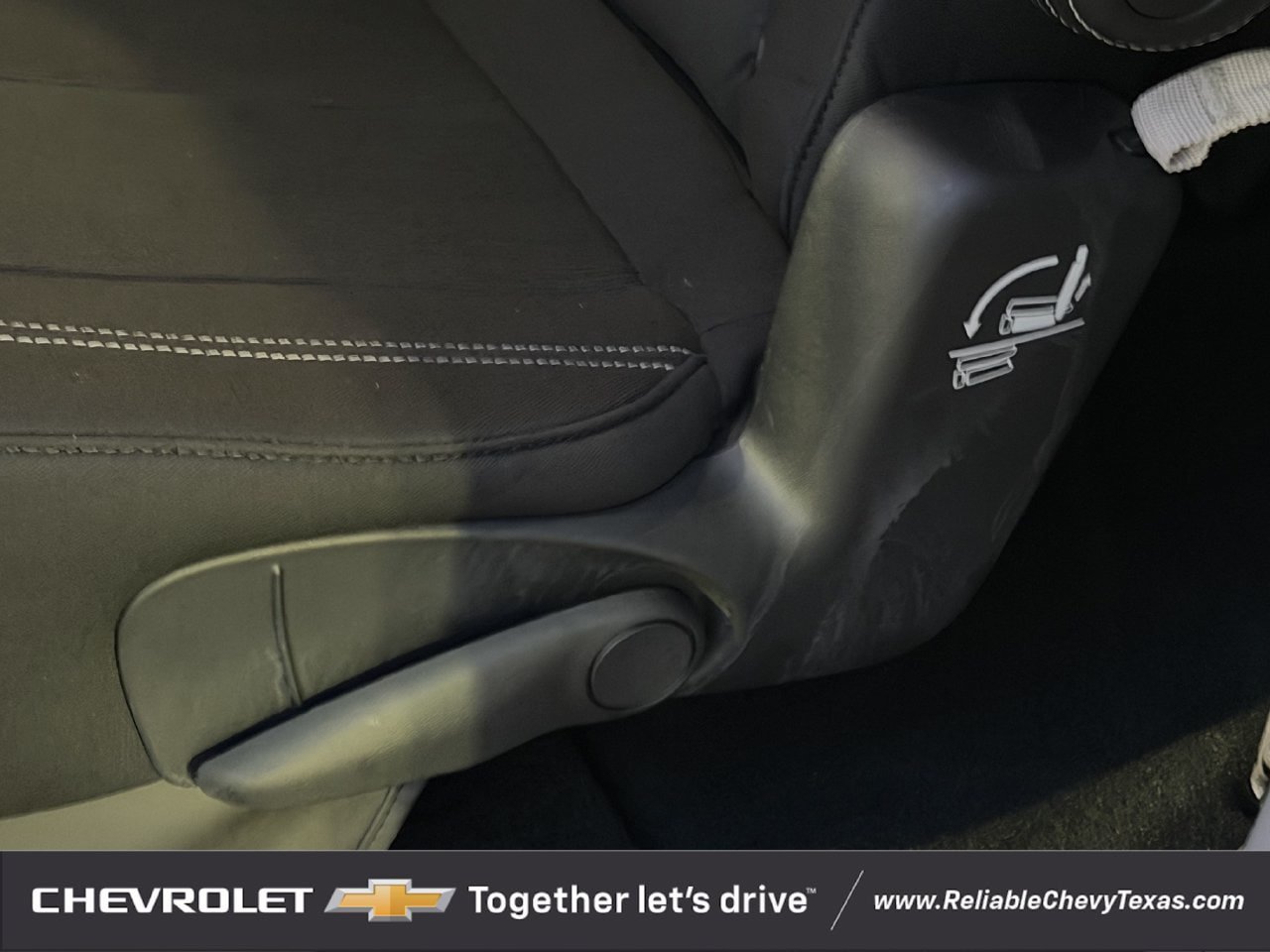 Used 2022 Chrysler Voyager LX FWD image 28