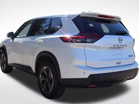 Used 2024 Nissan Rogue SV image 6