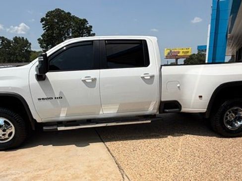 Used 2024 Chevrolet Silverado 3500 LT w/ Convenience Package AWD/4WD image 4