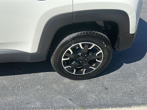 Used 2023 Jeep Renegade Trailhawk AWD/4WD image 20