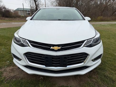 Used 2018 Chevrolet Cruze Premier image 2